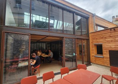Bureaux partagés, salle détente chez NOO ouverte sur cour intérieur
