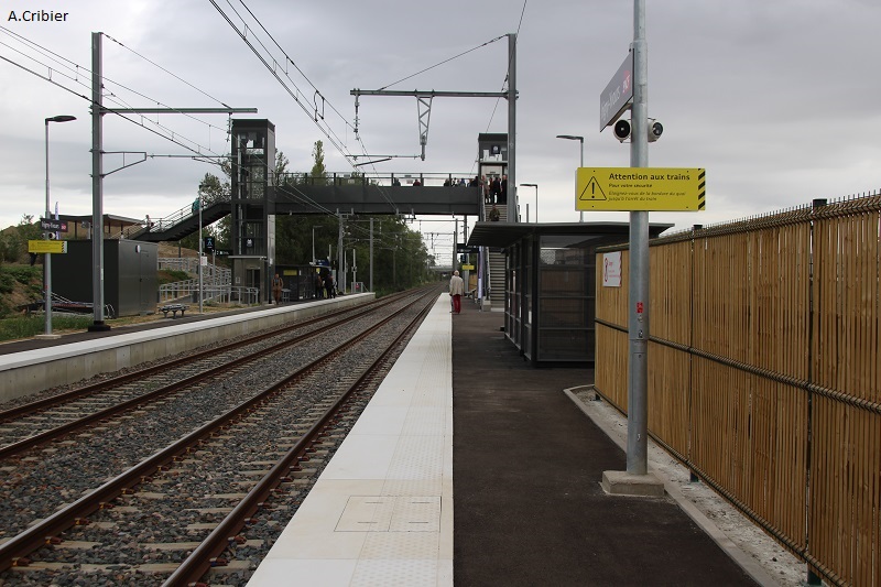 Gare SNCF d’Irigny–Yvours, à un arrêt de la gare d’Oullins et du coworking NOO