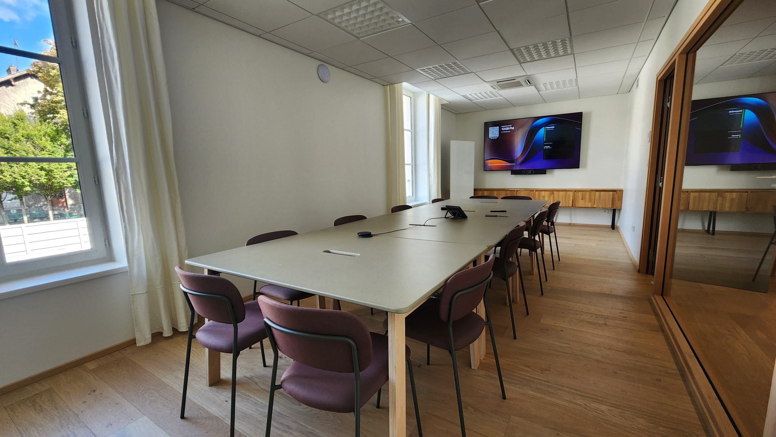 Location salle de réunion Brignais — AG et réunion d'associés dans le cadre industriel chic de NOO Oullins