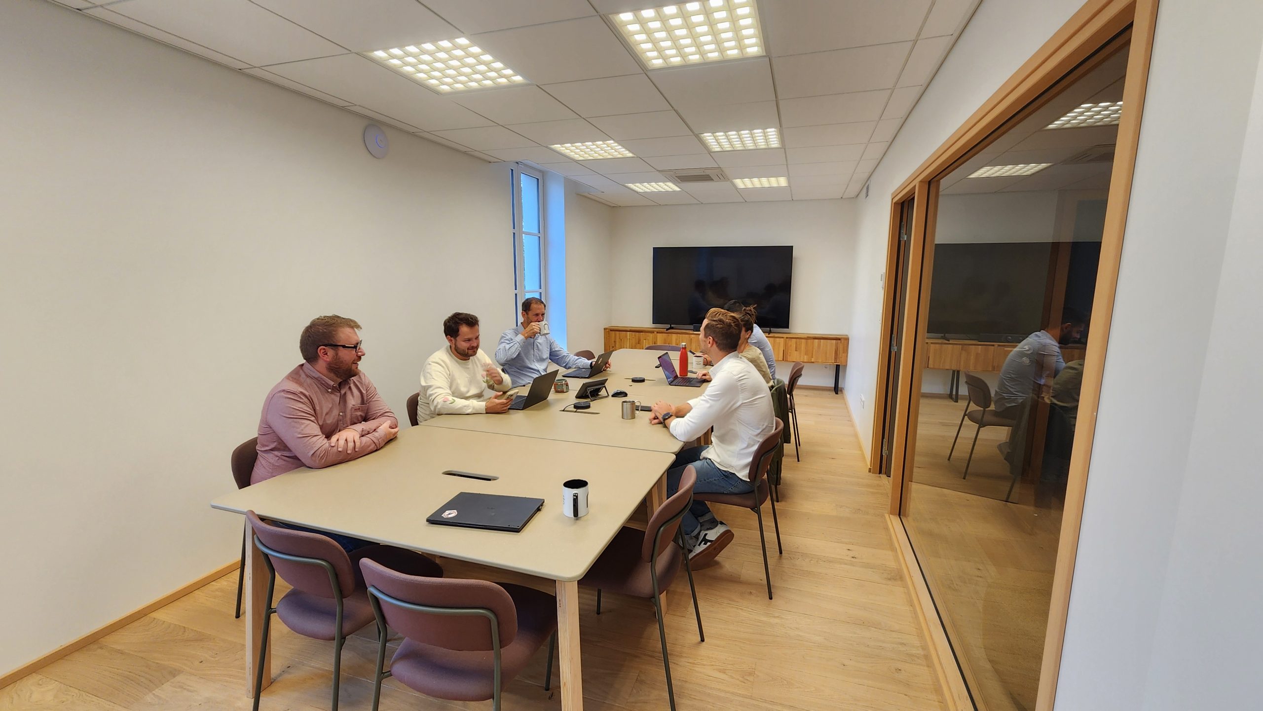 Salle de réunion pour AG et réunion d'associés chez NOO, proche Brignais