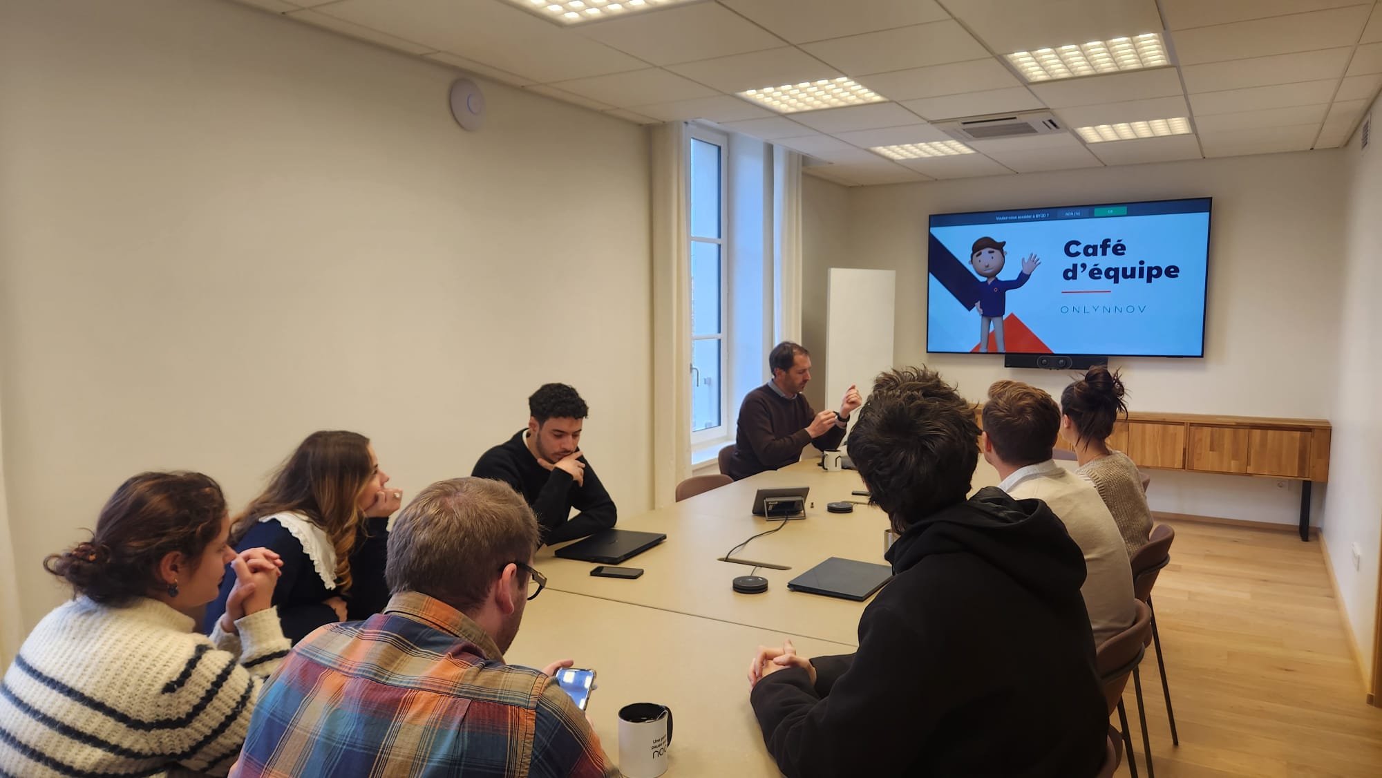 Salle de réunion pour AG et réunion d'associés chez NOO, proche Brignais