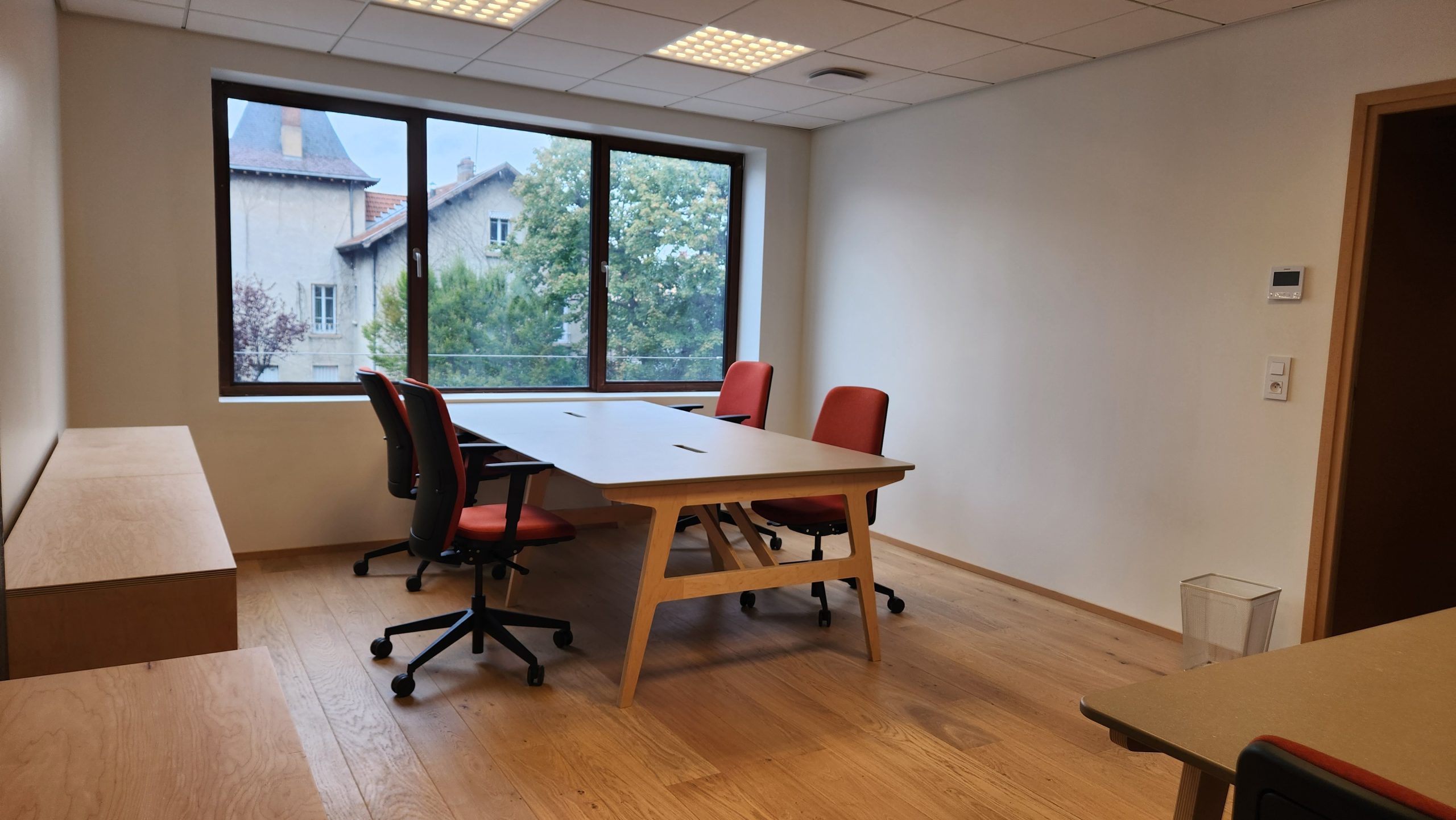 Salle de réunion pour AG et réunion d'associés chez NOO, proche Brignais