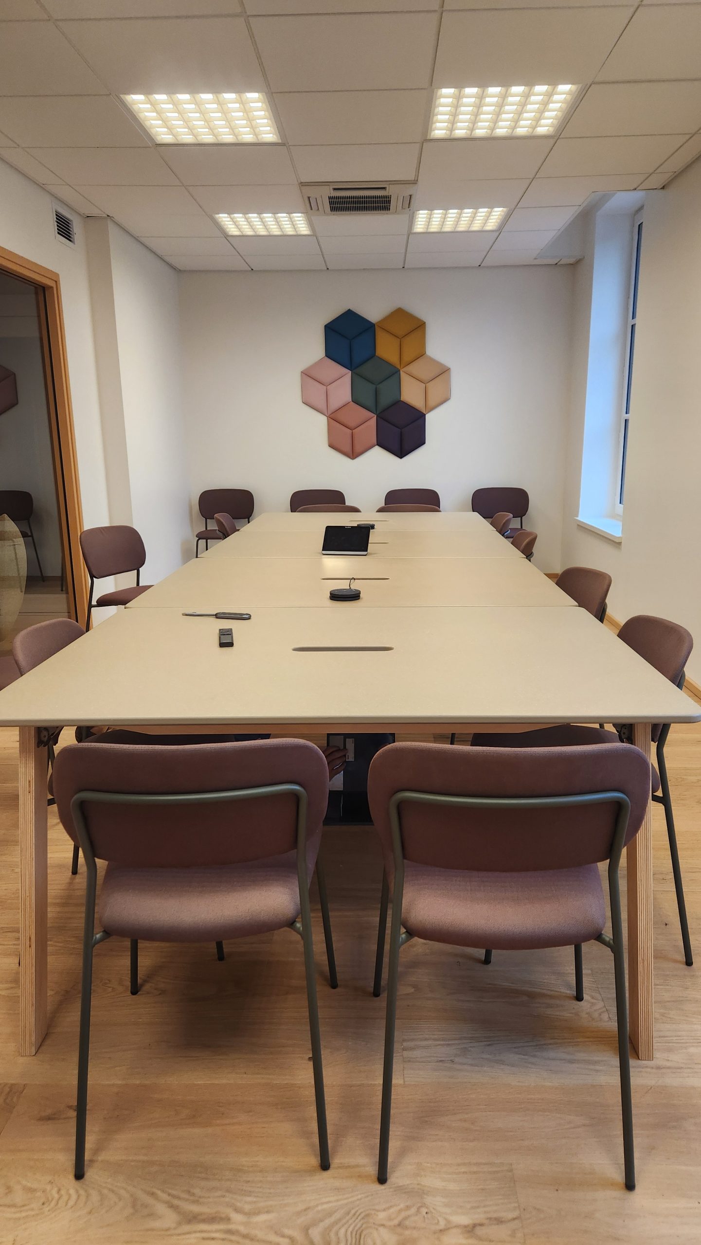 Location salle de réunion coworking NOO Oullins métro Lyon 7 , 100m métro B