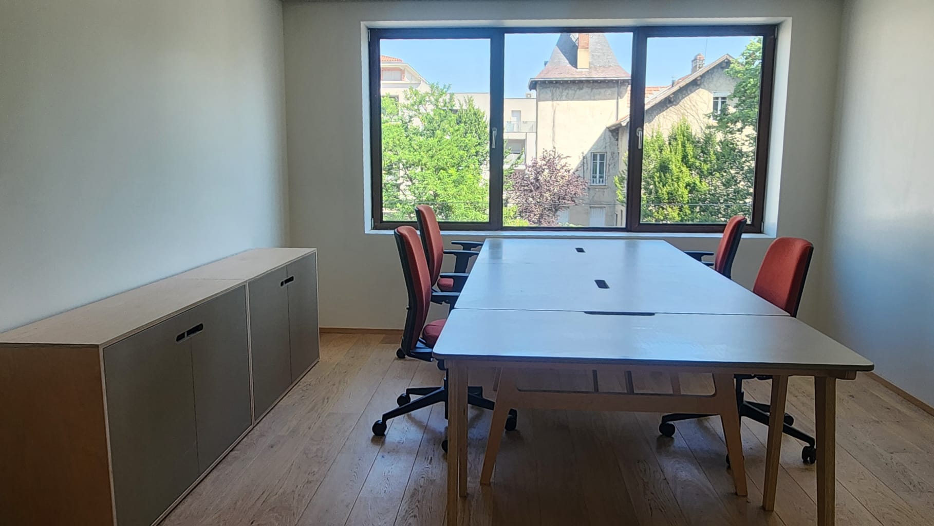 Salle de réunion pour AG et réunion d'associés chez NOO, proche Brignais
