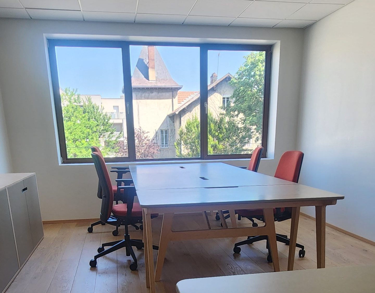 Salle de réunion pour AG et réunion d'associés chez NOO, proche Brignais