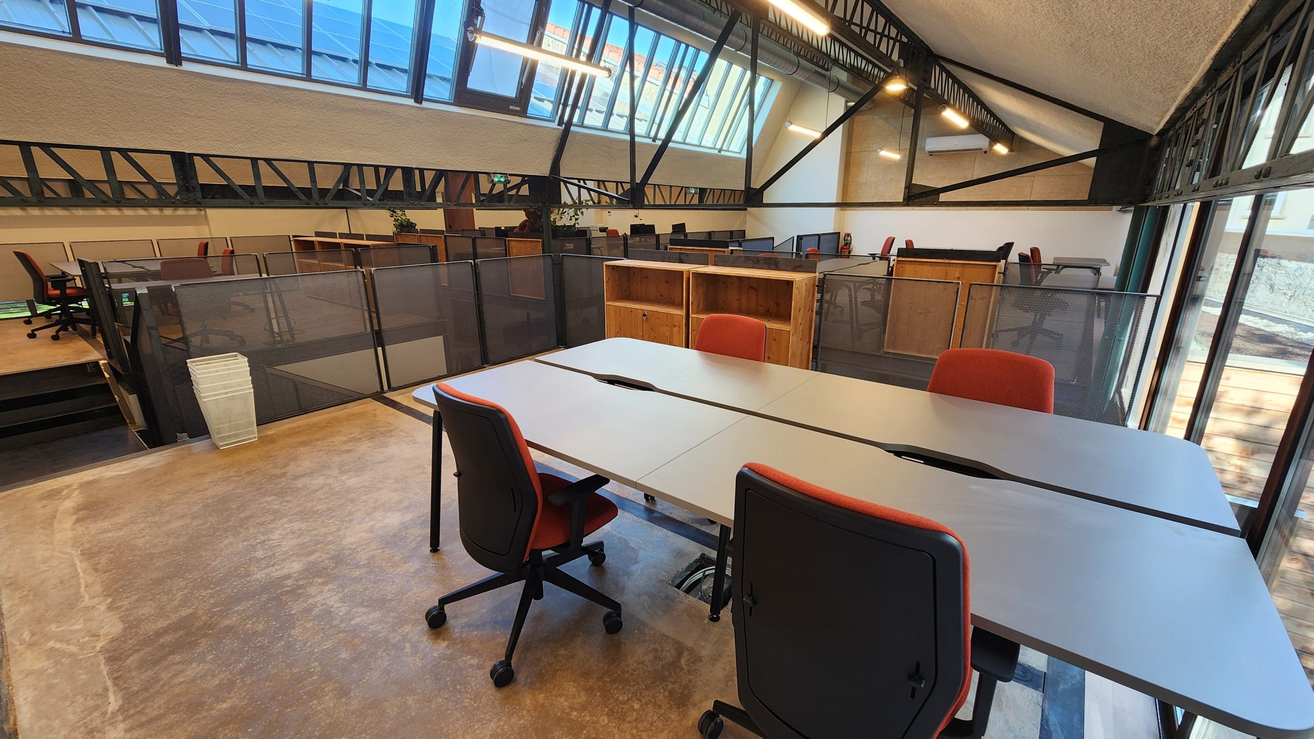 Salle de réunion pour AG et réunion d'associés chez NOO, proche Brignais